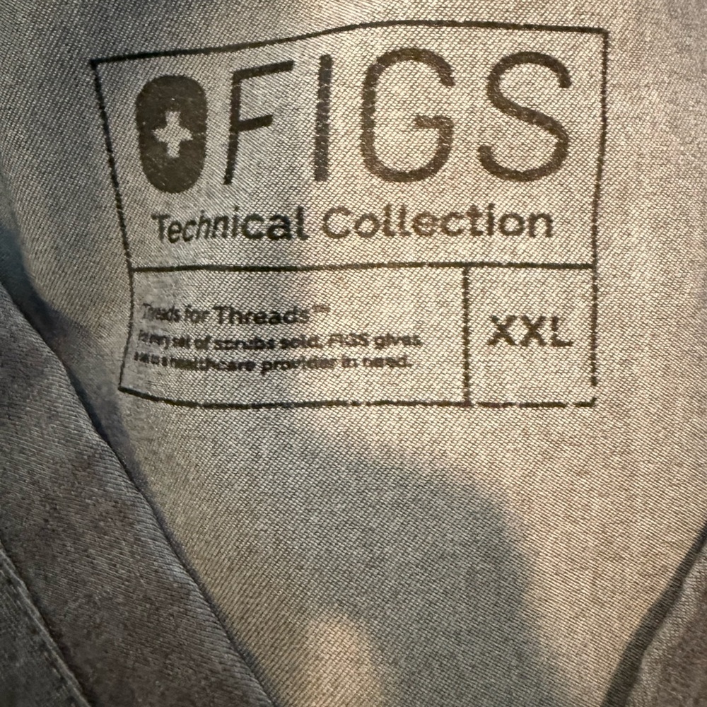 Figs Graphite Scrub Ensemble - image 8